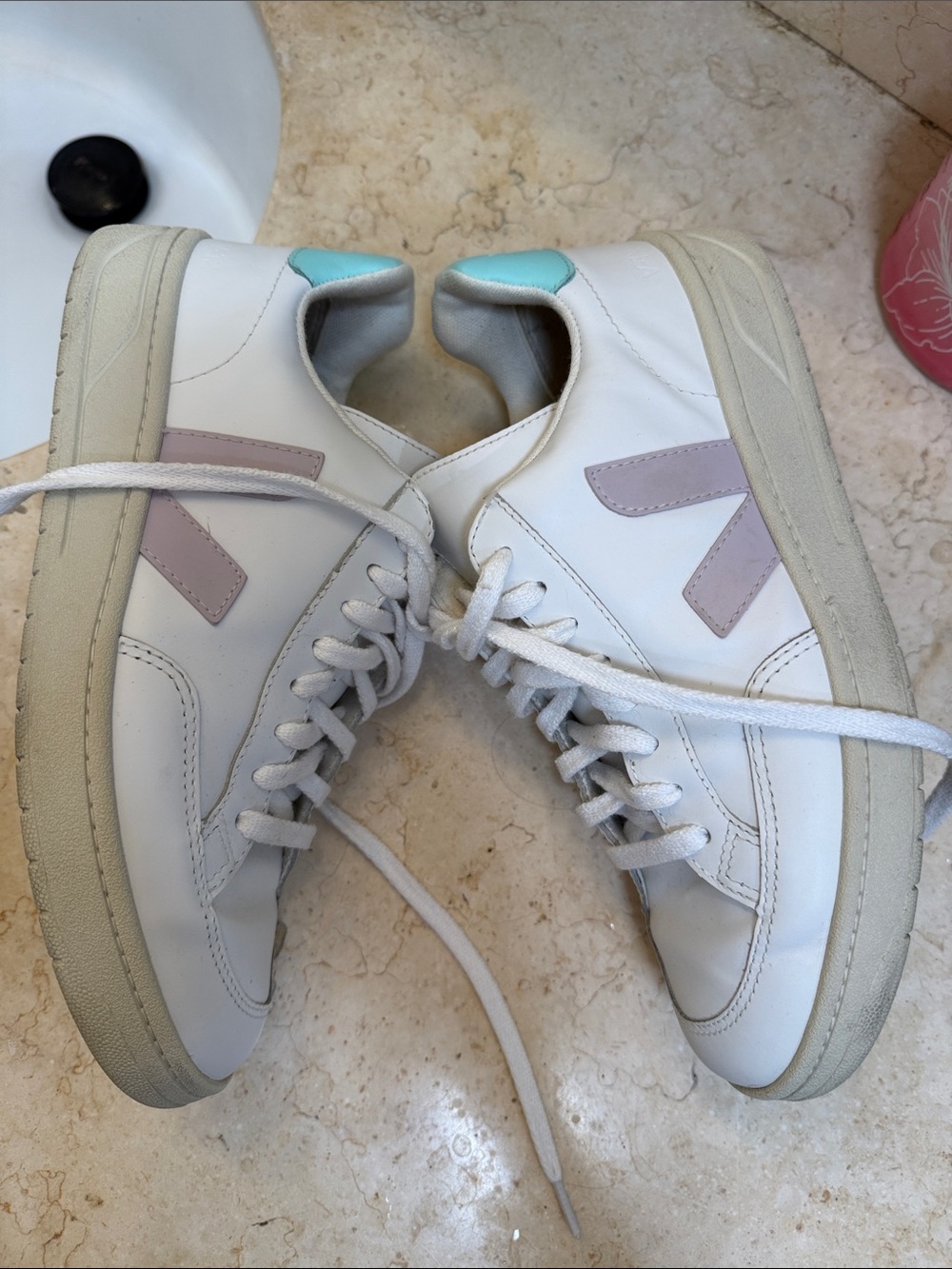 Veja V12  White Leather Sneaker sz 8